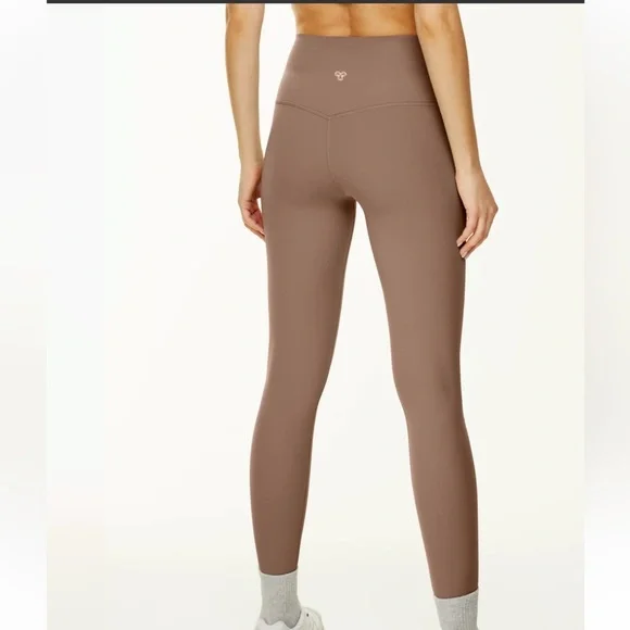 TNA Butter High Rise Cheeky Leggings size XS in deep taupe - Picture 2 of 7